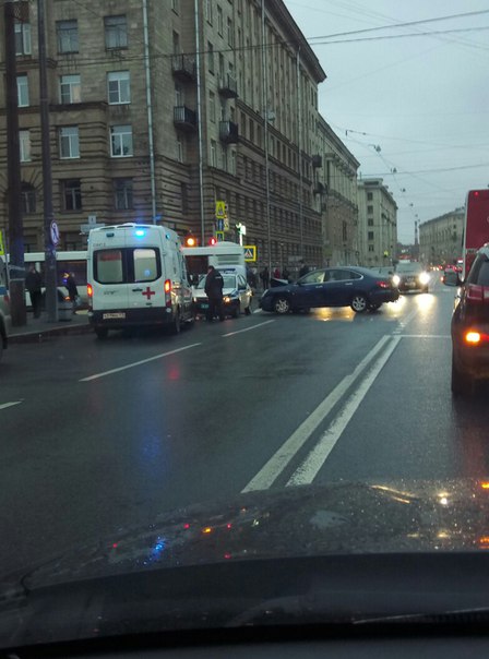На перекрестке бульвара Красных зорь и Бабушкина в сторону Ивановской водитель не уступил дорогу ДПС...