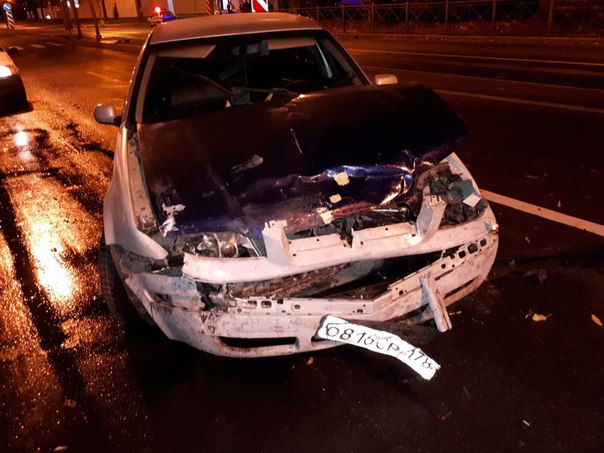 После ночного ДТП на Седова, водителяли отделались ушибами и царапинами