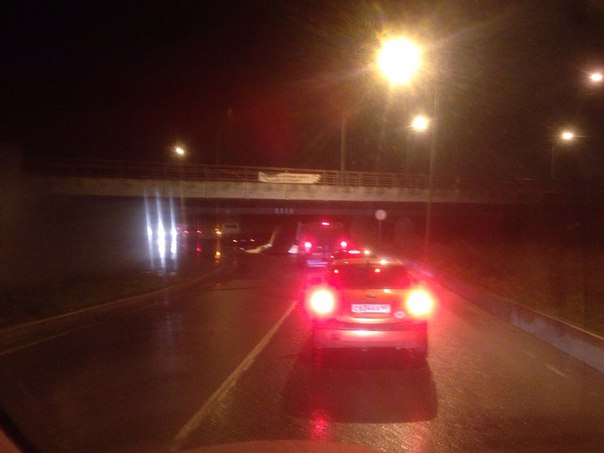 Ещё один на Ленсоветовской дороге решил проверить мост на стойкость