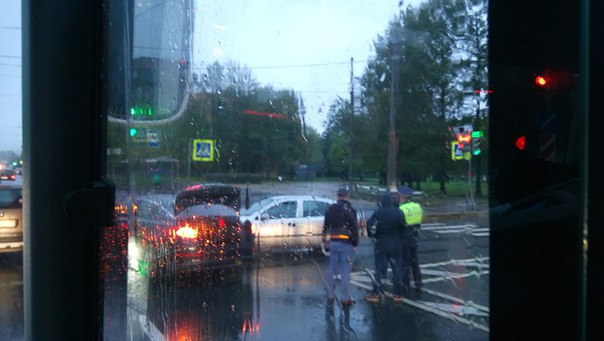 ДТП на пересечение Замшиной улицы и проспекта Металлистов.