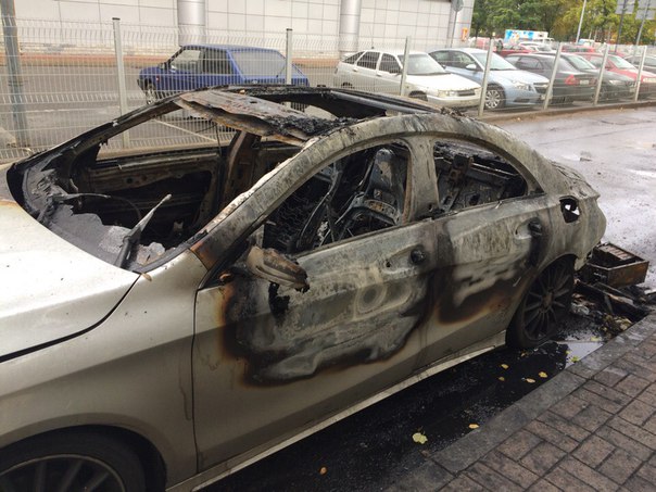 Сгорел новый Mercedes-Benz CLA200(((возле Медиа-Маркта на Жукова