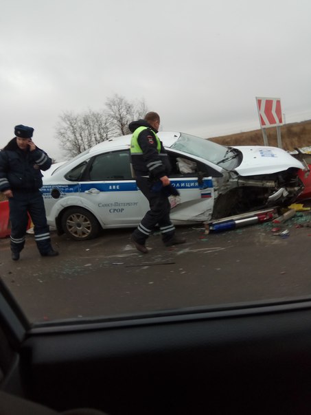 На Таллинском шоссе в Ломоносовском районе за Русско-Высоцком авария с машиной ДПС. Как произошло и ...