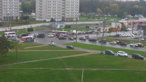 08:40 перекресток М.Жукова и Захарова, Опель и Renault.