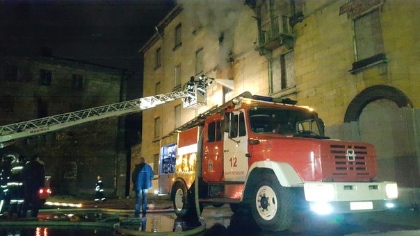 Пожар в капитально ремонтируемом доме 95 по Магнитогорской улице . В комнате площадью 10 квадратных ...