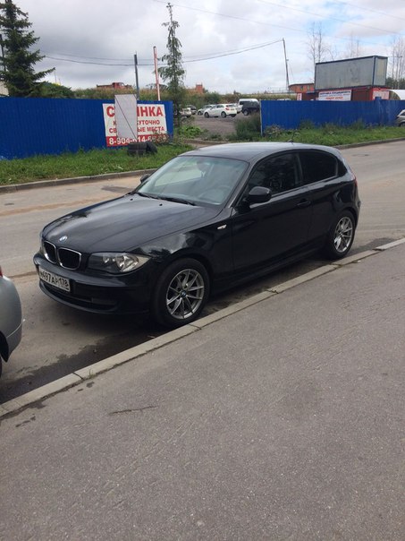 9 октября в Приморском районе с Планерной улицы угнали автомобиль BMW 116i черного цвета