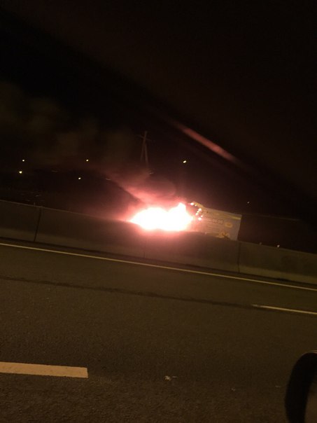 На 42-ом километре автодороги СПб Сортавала горит газель, водитель не пострадал