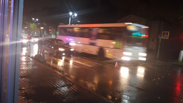 В 23 часа в Гатчине на проспекте 25 Октября насмерть был сбит человек