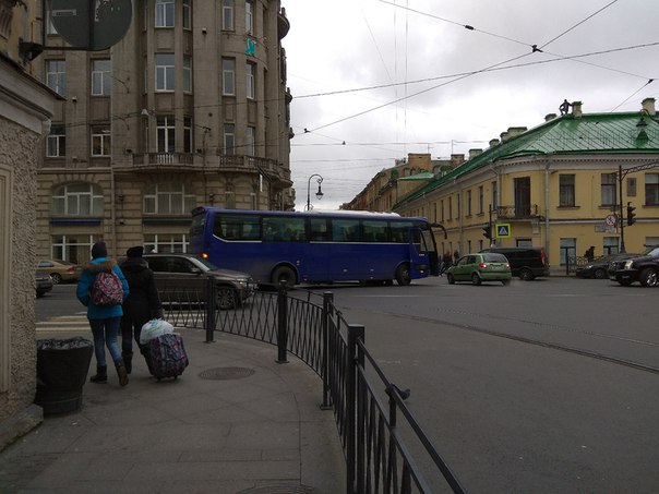 Улица Марата пересечение с Кузнечным, автобус задавил микроавтобус, пробке быть, загородили все в ст...