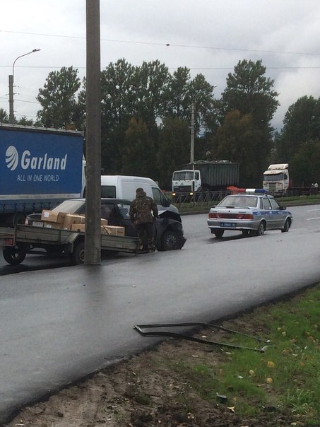 Угол Дальневосточного / Новоселов, движению почти не мешают