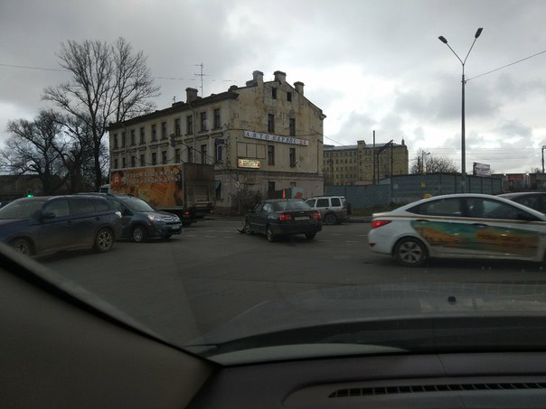 ДТП на перекрестке с вечно мигающим желтым Киевской - Черниговской - Новорыбинской улиц .