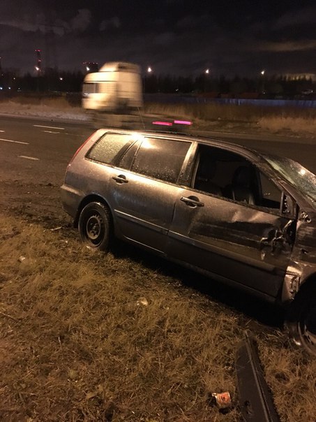 В 02:10 ехал по Софийской в сторону колпино,не доезжая до автозаводской улицы,столкнулся с фурой,она...