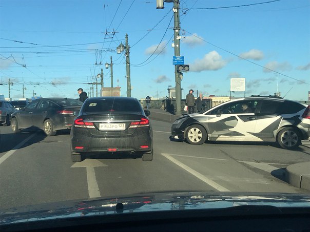 ДТП на заезде на Литейный мост со стороны Воскресенской набережной