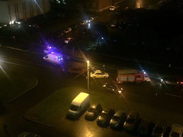 ДТП на Варшавской, около БУРЖУА. Стоит скорая и пожарка. На 21.00 все мигает и светится.
