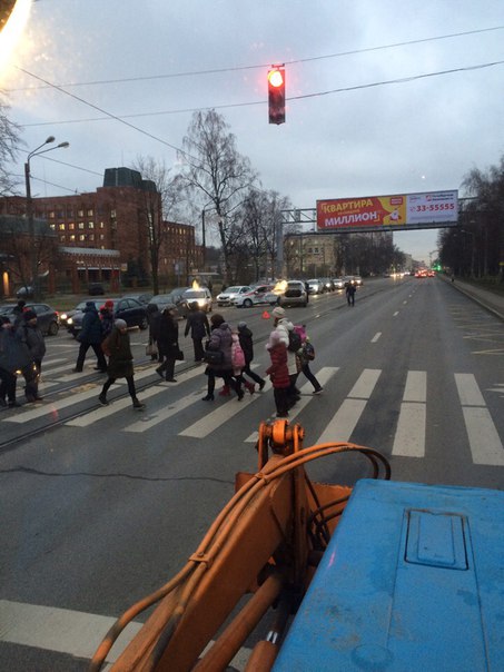 На Энгельса в сторону поклонной горы стоят. Служб нет. Будет пробка. Объезжайте по Рашетовой