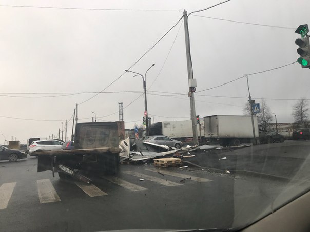 На Московском шоссе,в сторону метро Звёздная,