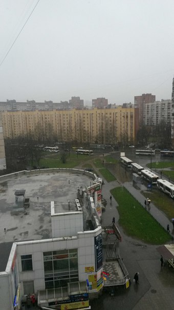 У перекрестка Товарищеского и Чудновского автобусная пробка: на выезде с территории дома ДТП, все 11...