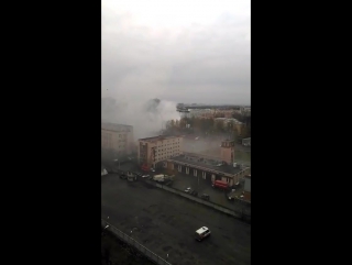 Крупный пожар между Земледельческой, Сердобольской и Белоостровской. В районе 12 часов было слышно н...