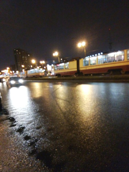 На Большевиков произошло ДТП, в результате стоят трамваи проезд только в одну сторону к Оккервилю