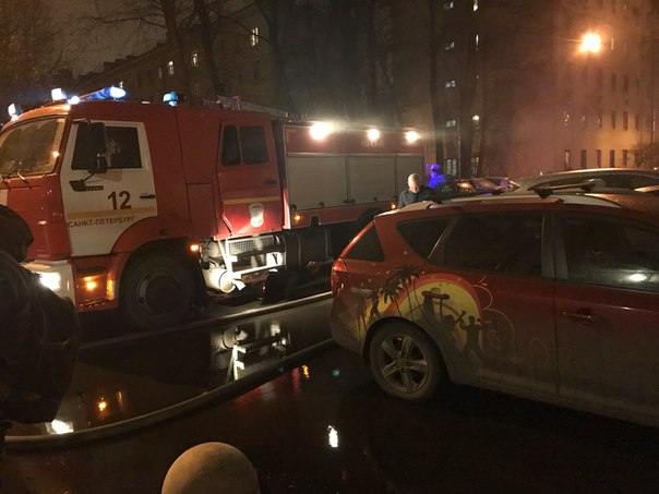 На Малоохтинском 86 произошло возгорание банкетного зала «Адам и Ева» пожарные на месте...