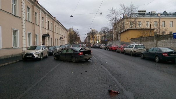 На 10-ой Красноармейской Водители Вольв проверяли , какая из них безопаснее при ДТП