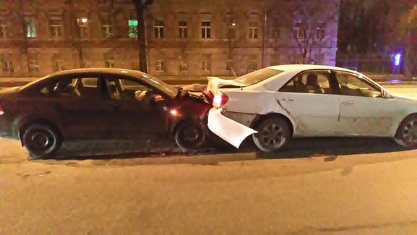 10 ноября в 22 часа произошло ДТП после съезда с Литейного моста на улицу Академика Лебедева.