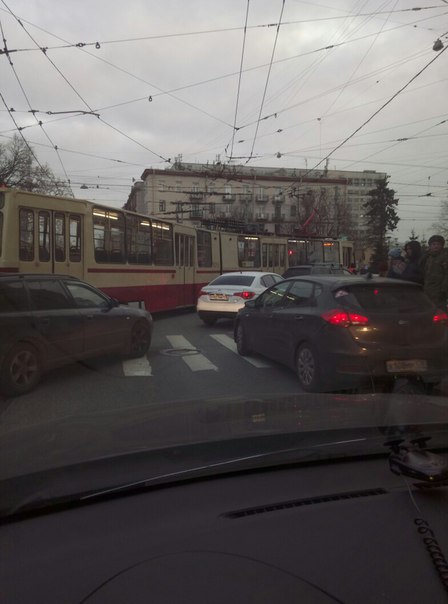 Перекресток ул. Боткинской и Академика Лебедева - в 8-50 при повороте направо со стороны Литейного м...