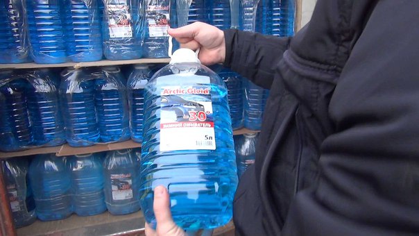 Более 33 тонн стеклоомывателя на основе метанола изъяли полицейские в Ленинградской области