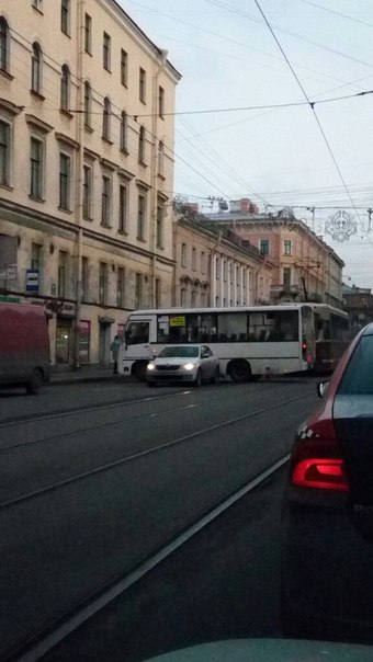 Авария!! Трамвай и skoda на Садовой.