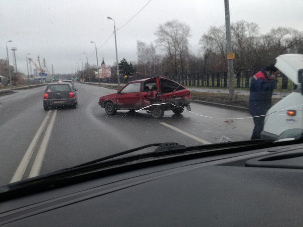 Отмучалась восьмерка на пр. Александровской фермы от Софийской в сторону моста. ДПС нет, вертолета н...