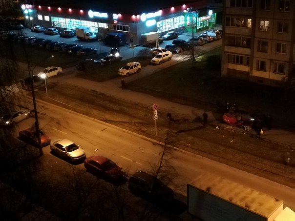 На Ленской улице такси перевернулось на большой скорости, парень живой