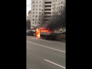 На Морской набережной В.О. сгорел грузовик