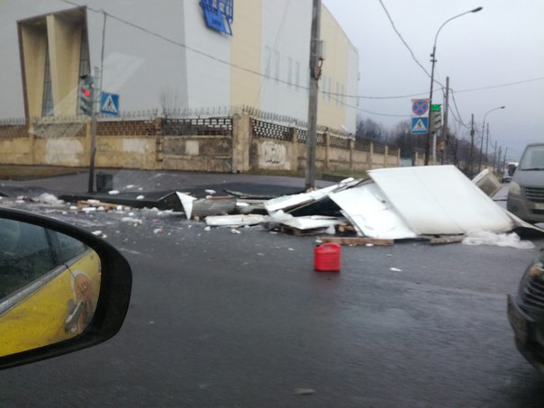 На Московском шоссе,в сторону метро Звёздная,