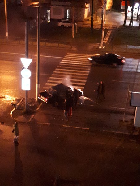 На Московском шоссе 17, в Тосно2 жигули врезалась в столб
