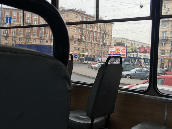 На Новочеркасской стоят трамваи и троллейбусы, метро закрыто по техническим причинам