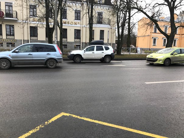 Авария в Петергофе на Санкт-Петербургском проспекте 49