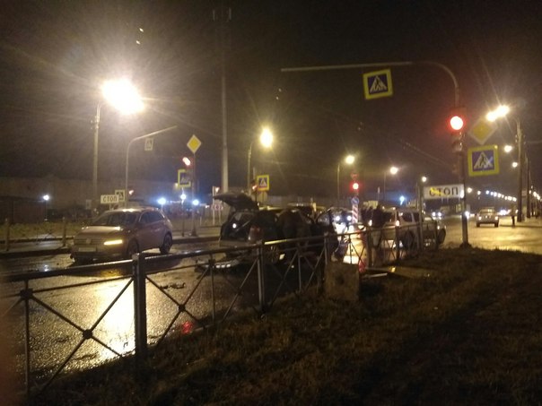 4 машины побились на улице Коммуны, перед поворотом на Ленскую,