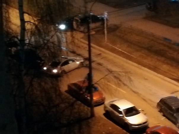 На Ленской улице такси перевернулось на большой скорости, парень живой