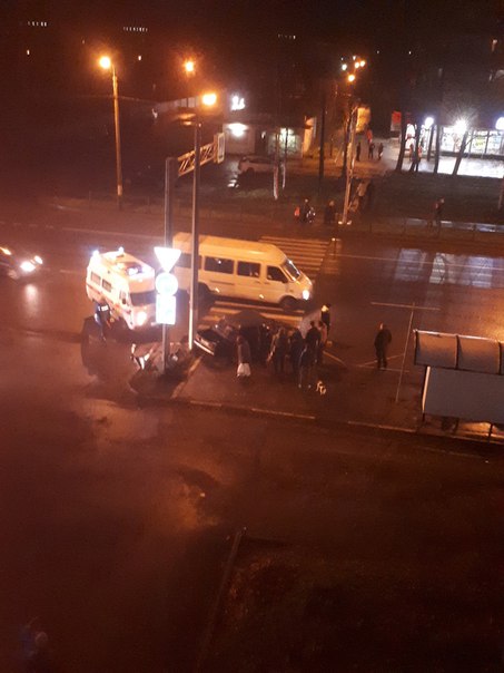 На Московском шоссе 17, в Тосно2 жигули врезалась в столб