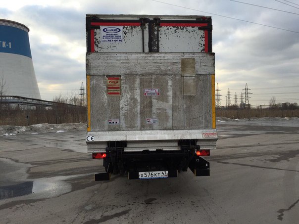 В ночь на 9-ое ноября в 01.00.угнали со стоянки супермаркета Карусель по Бухаретской улице угнали ав...