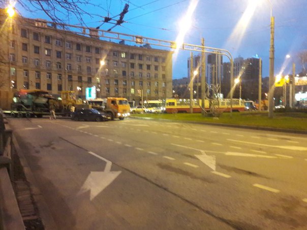 Не задалось утро на Светлановской площади, трамваи, автобусы - все стоит со стороны 2-го Муринского ...