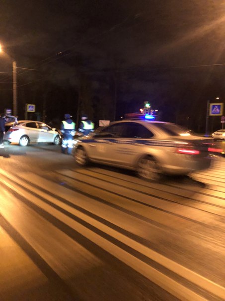 На перекрёстке проспекта Ветеранов и улицы Козлова случилась авария