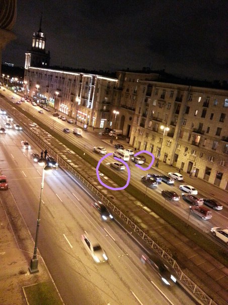 В 19.50 двое не поделили Московский проспект, возле дома 192. Между Фрунзе и Бассейной, в сторону м....