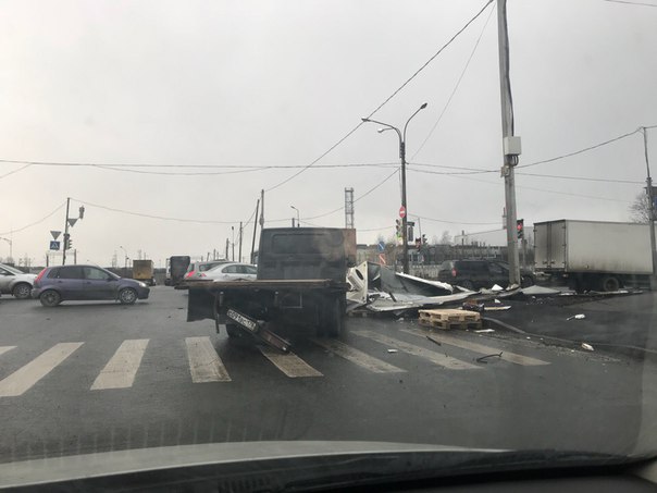 На Московском шоссе,в сторону метро Звёздная,