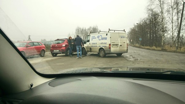 Сразу за Янино, не доезжая татнефти. Красный спортивный Renault Сандеро на встречке влетел в выезжающий...