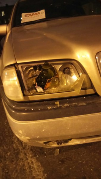 Два пьяных парня разбили мерседесу фары бутылкой на Большом Казачьем переулке. Задерживать двоих не ...