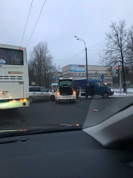 Актуально на 15.45 - пересечение проспекта Мечникова и Замшиной ул .