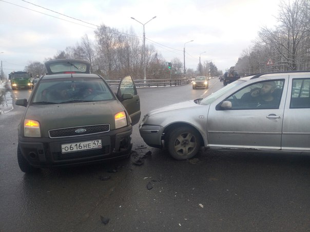 ДТП на пересечении Волхонского и Красносельского шоссе. Прошу откликнуться возможных свидетелей.