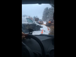 В Новом Калище 38-летняя женщина на Hyundai Гетц не справившись с управлением и врезалась в грузовик ...