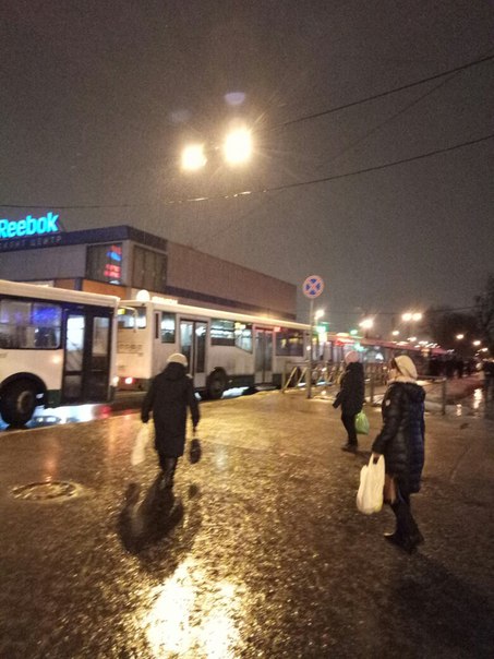 Дтп на улице Чернова, автобусы стоят, авто еле-еле проходят