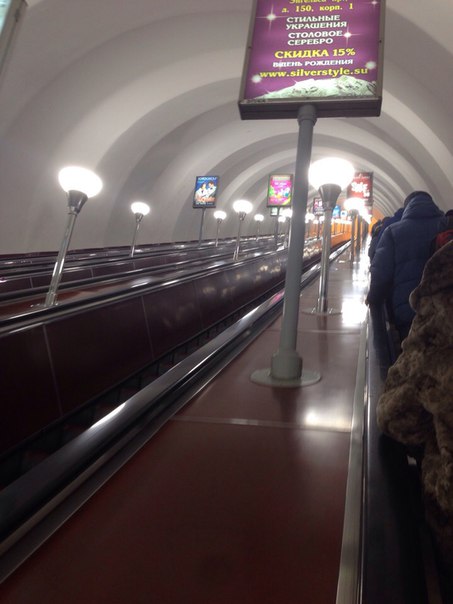 С 8:48 закрыта станция метро проспект Просвещения, в вестибюле найден бесхозный пакет.
